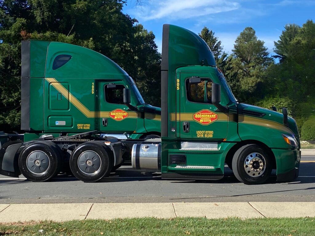 a green truck parked in a parking lot